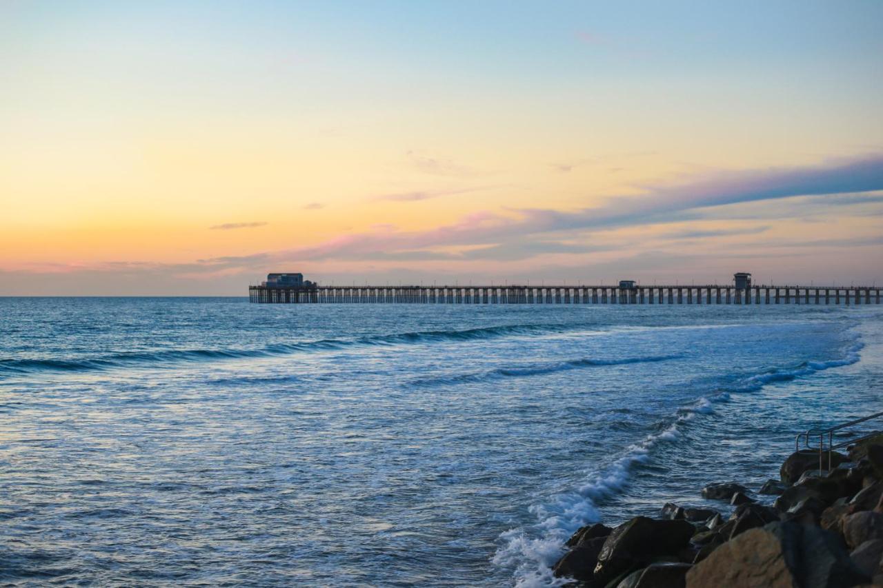 Villa Sunset On The Strand Oceanside Exterior foto